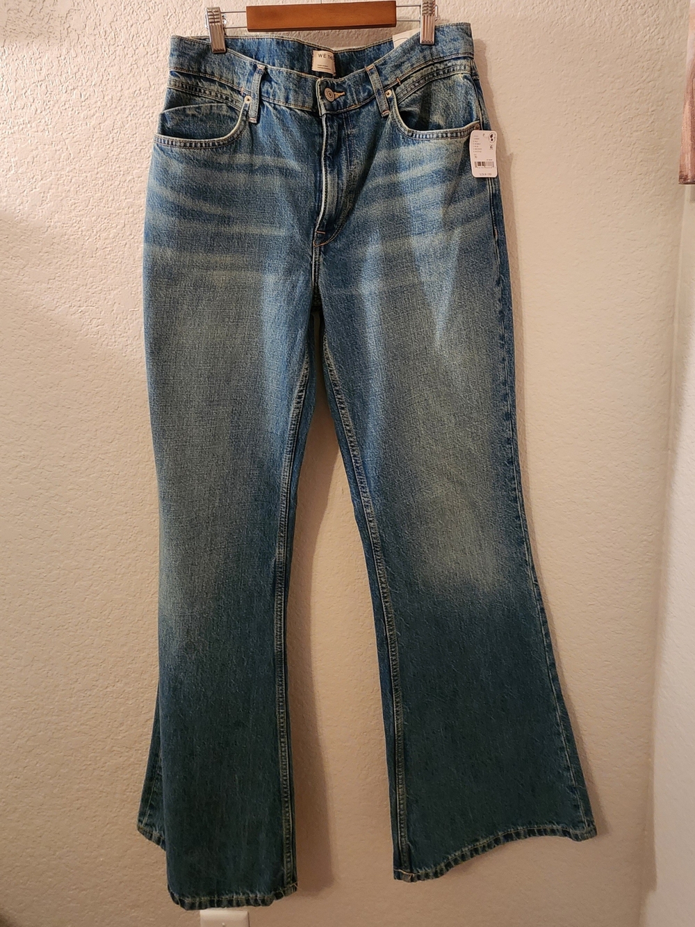 NWT Free People "West Coast" High Rise Flare Jeans in "Humble" Blue! Size 30